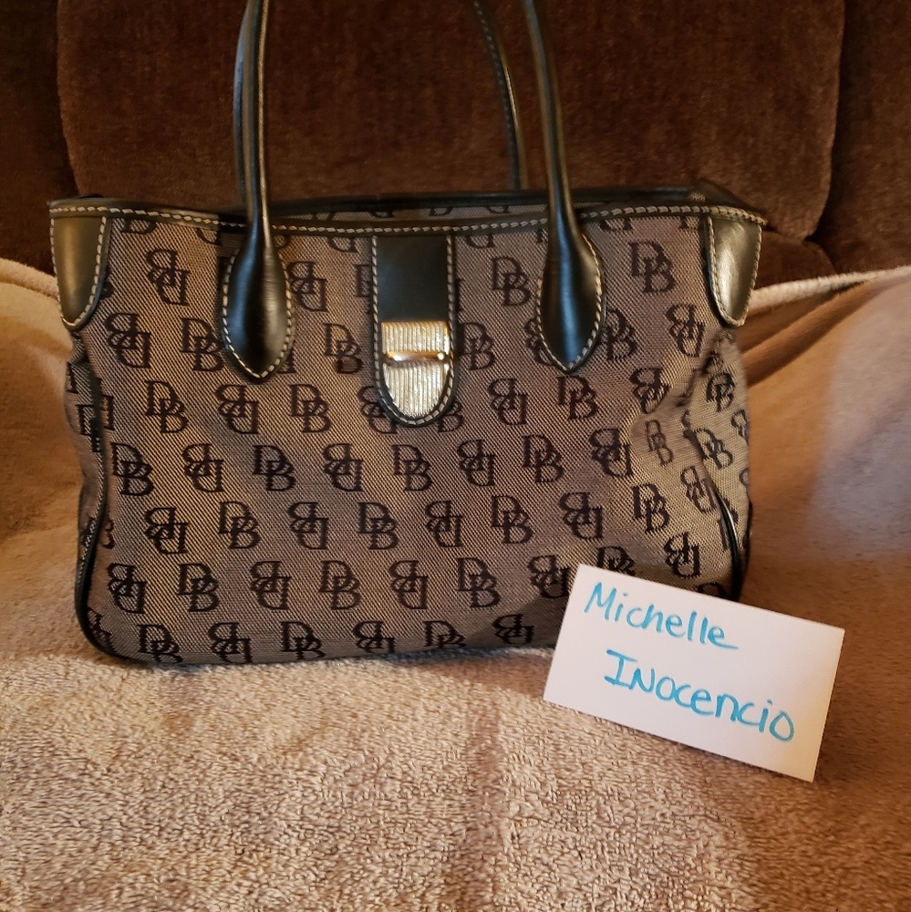!!!SOLD!!! Dooney & Bourke Signature tote